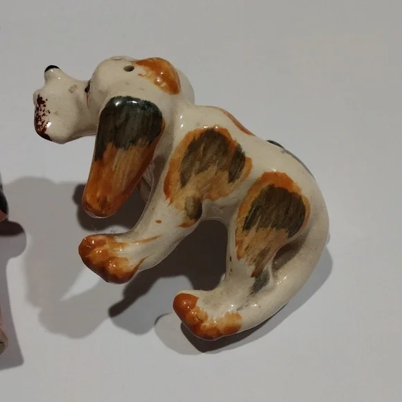 Vintage 1960, dog lifting leg on fire hydrant salt and pepper shaker made Japan - Picture 7 of 11